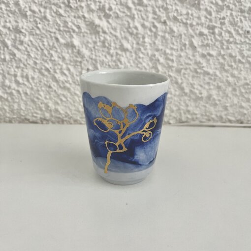 kalíšek modrý se zlatým šípkem